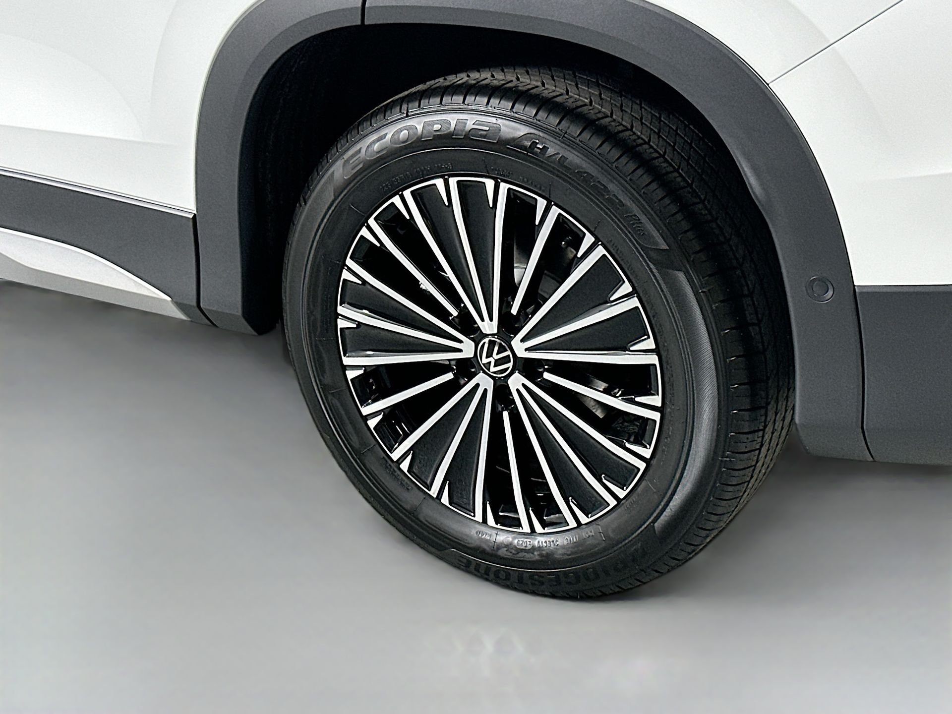 2025 Volkswagen Tiguan S - Photo 8