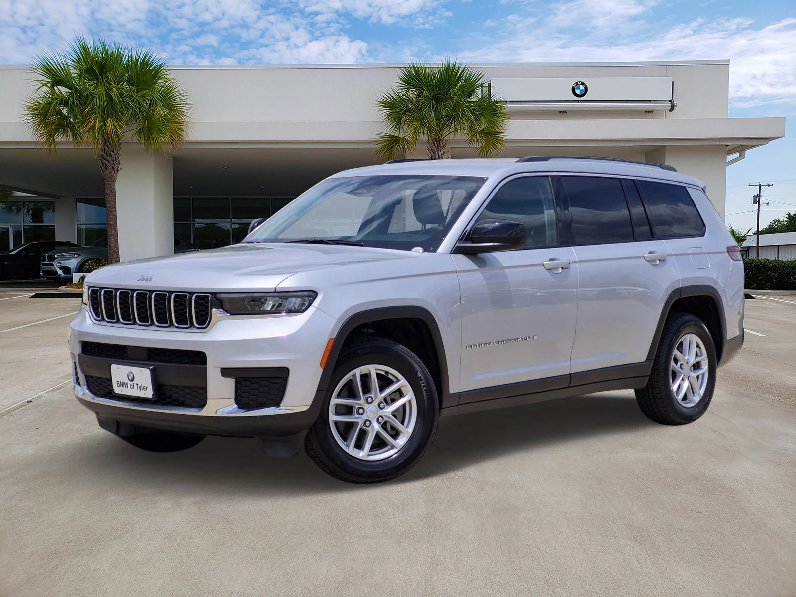 2024 Jeep Grand Cherokee L Laredo 4x4's photo