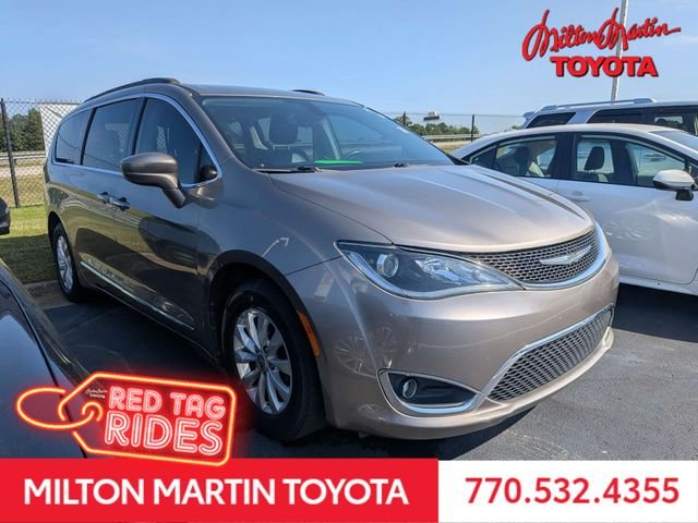 2017 Chrysler Pacifica Touring-L's photo