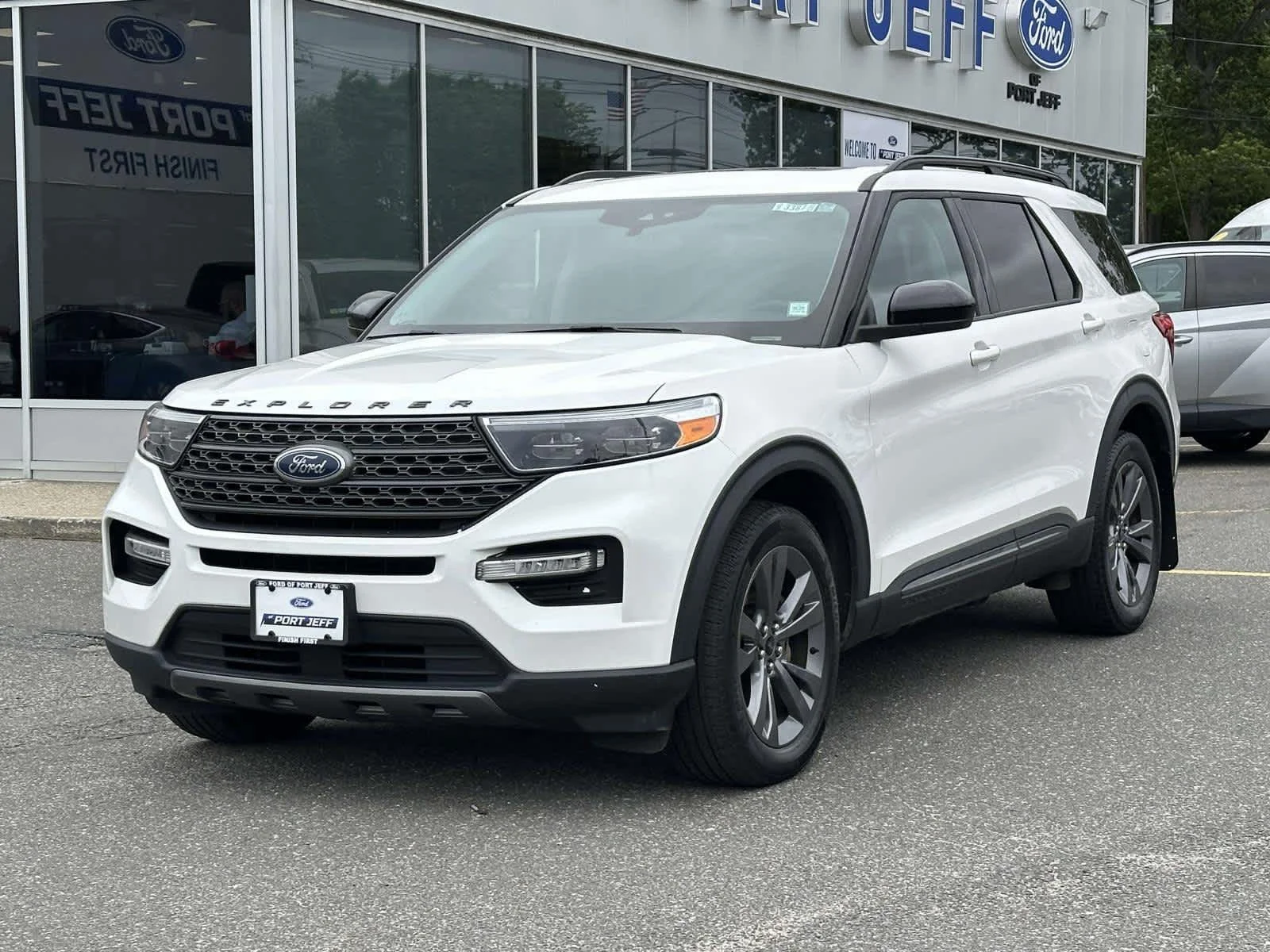 2023 Ford Explorer XLT 4WD's photo