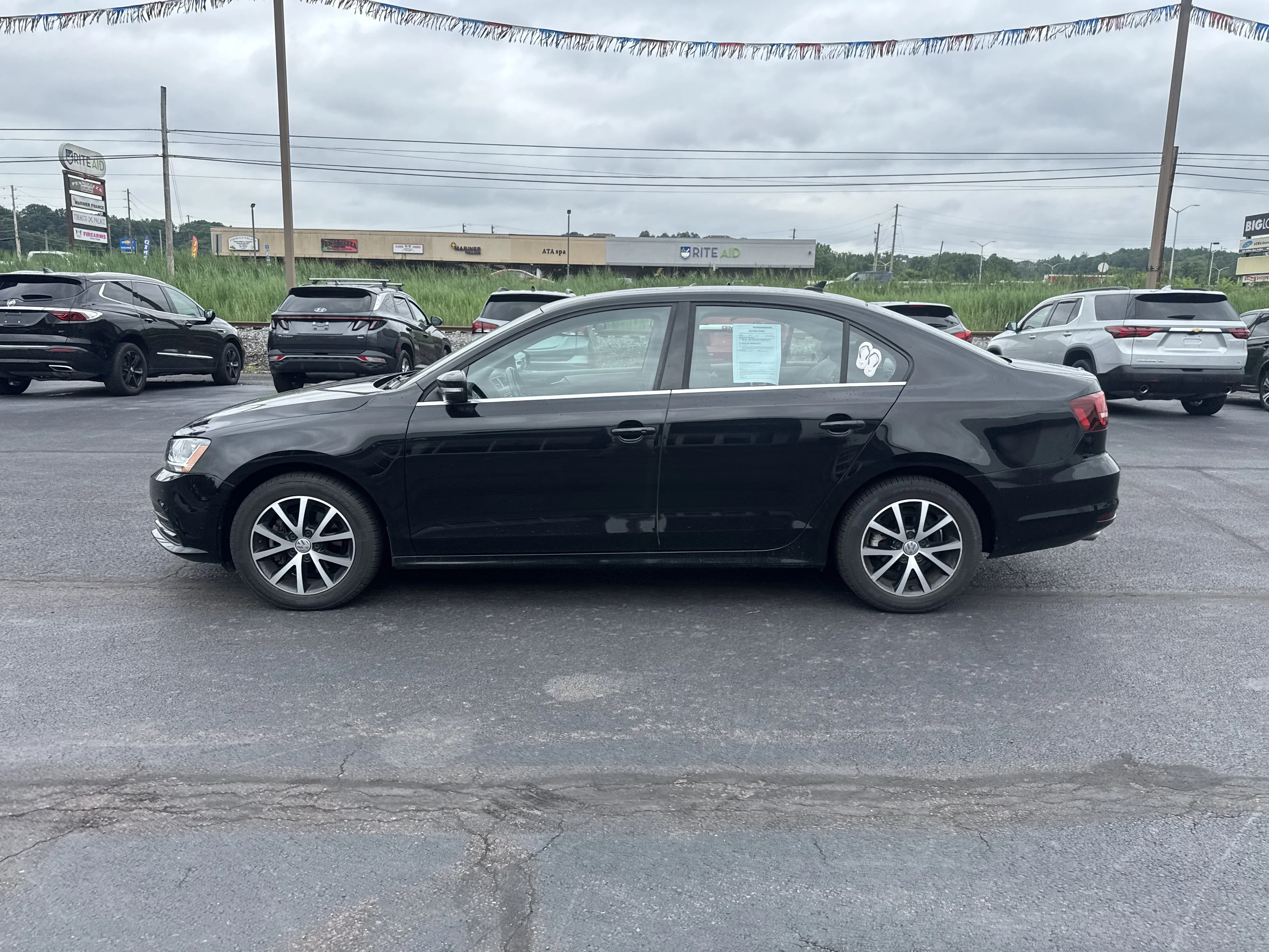 Used 2018 Black Uni Volkswagen 1.4T SE image 7