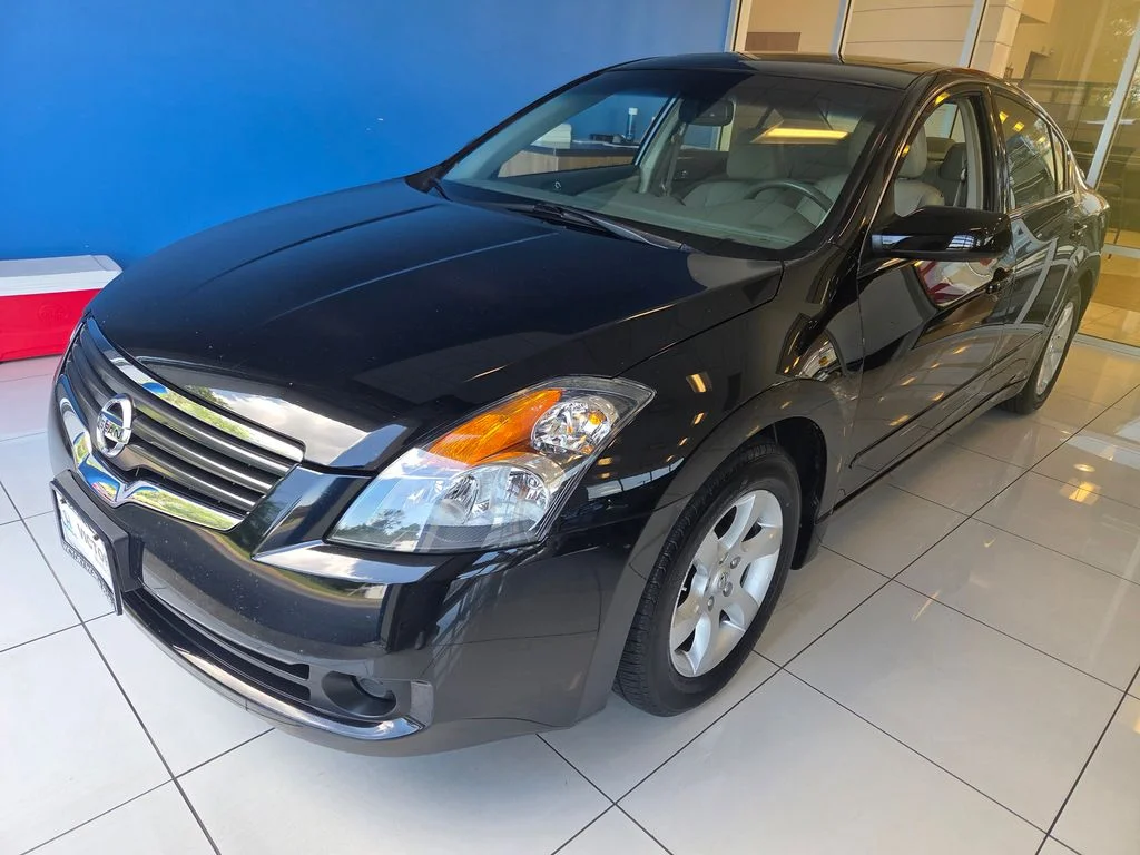 Used 2009 Super Black Nissan 2.5 SL image 1