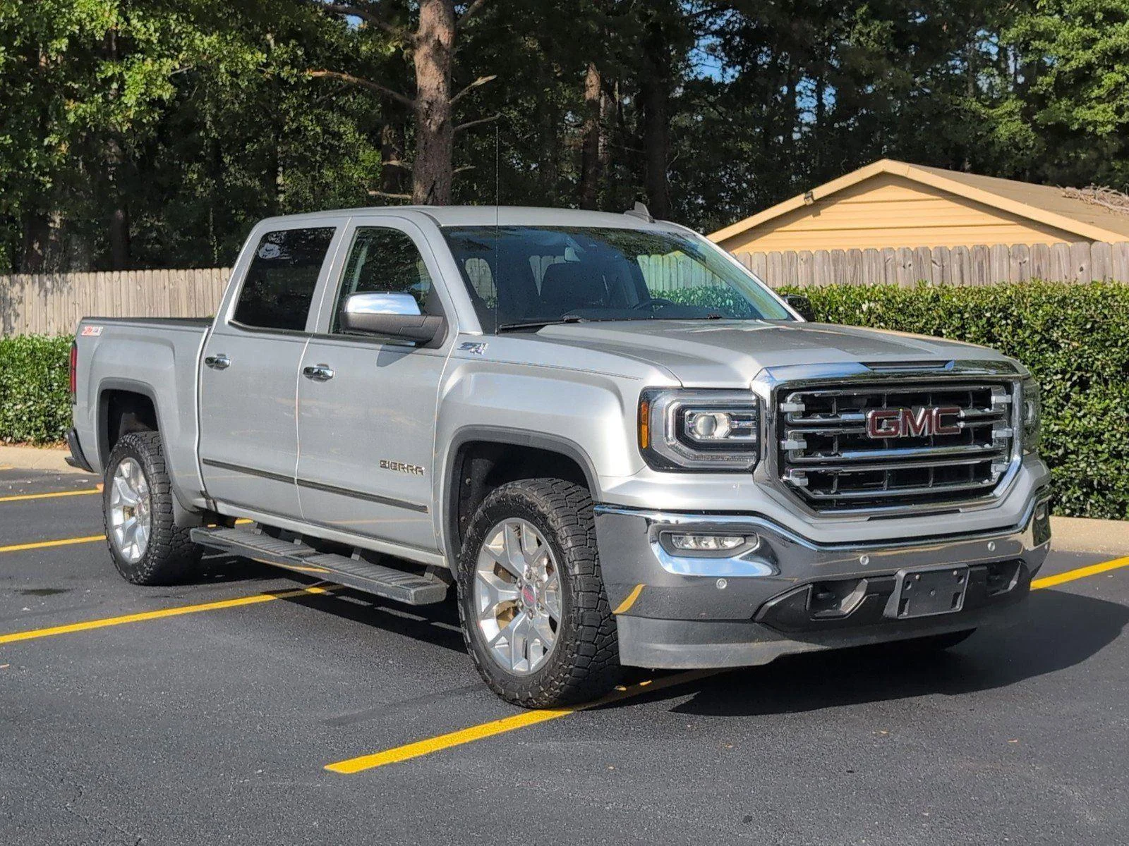 Used 2018 Quicksilver Metallic GMC SLT image 9
