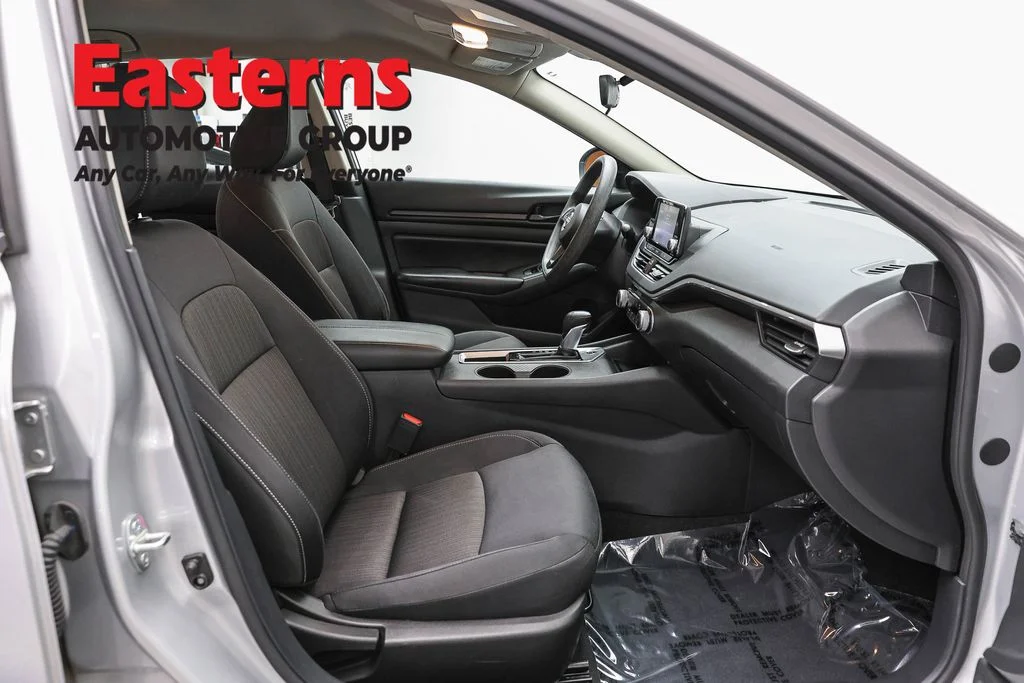 Used 2024 Silver Nissan 2.5 S image 23
