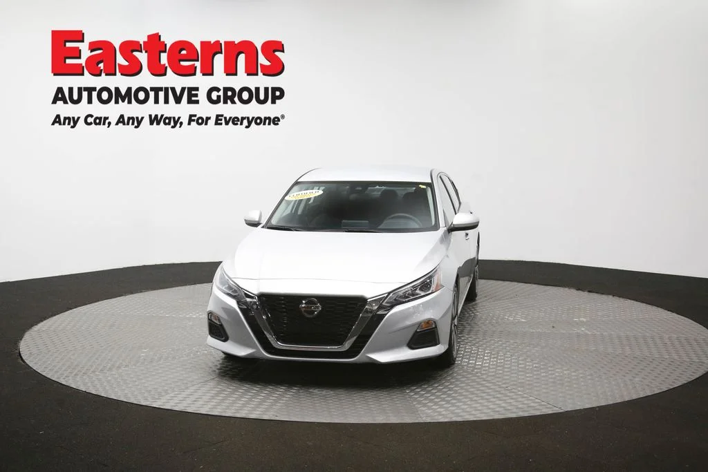 Used 2022 Silver Nissan 2.5 SV image 53