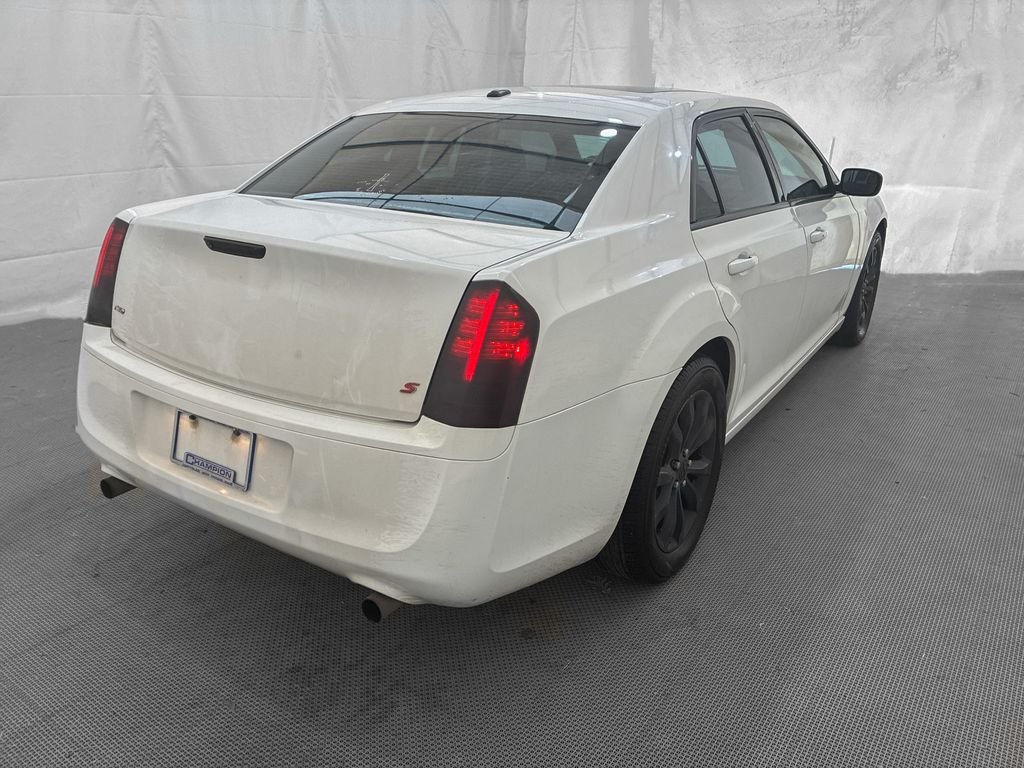 Used 2014 White Chrysler S image 6