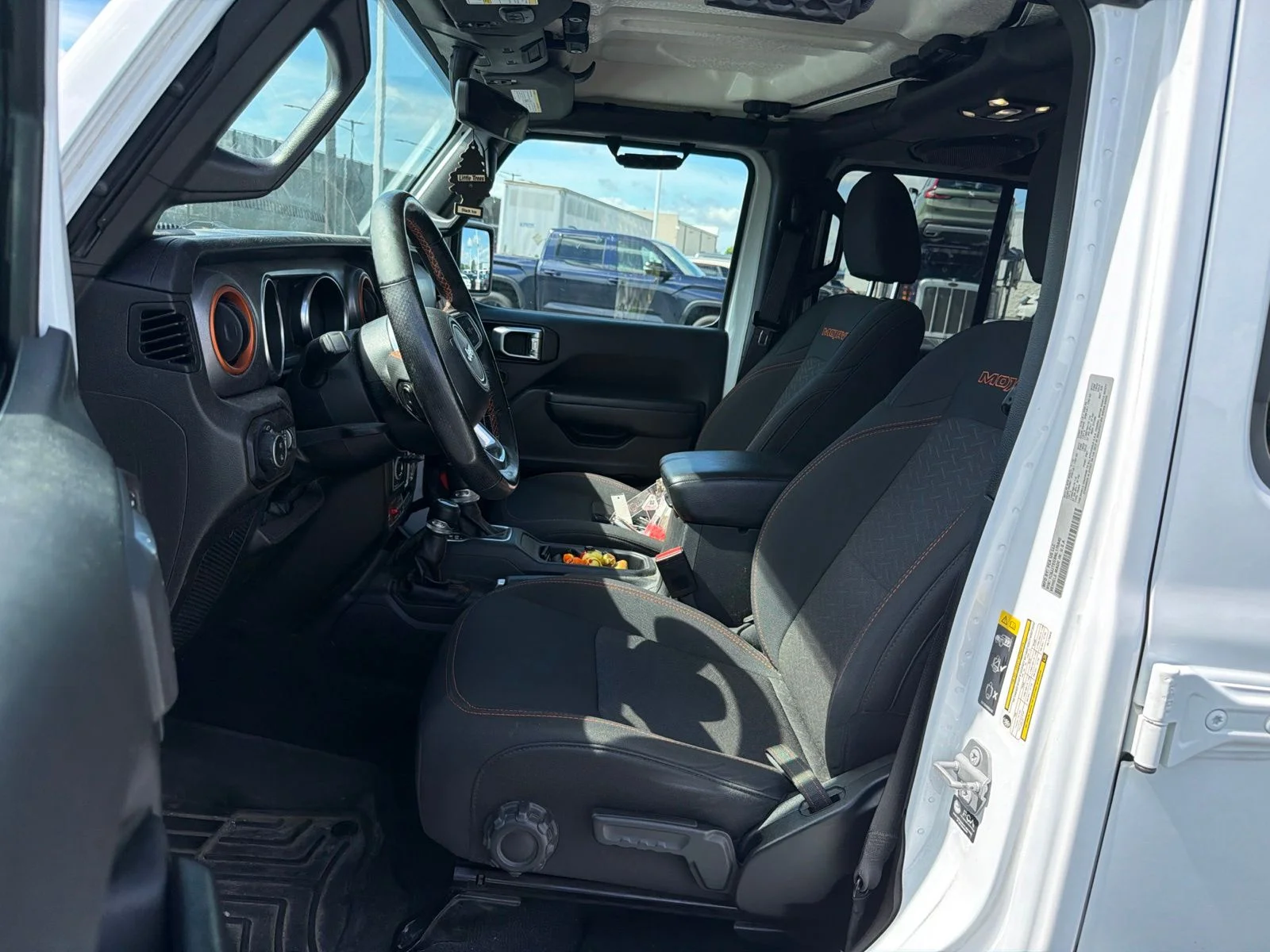 Used 2022 White Jeep Mojave image 11