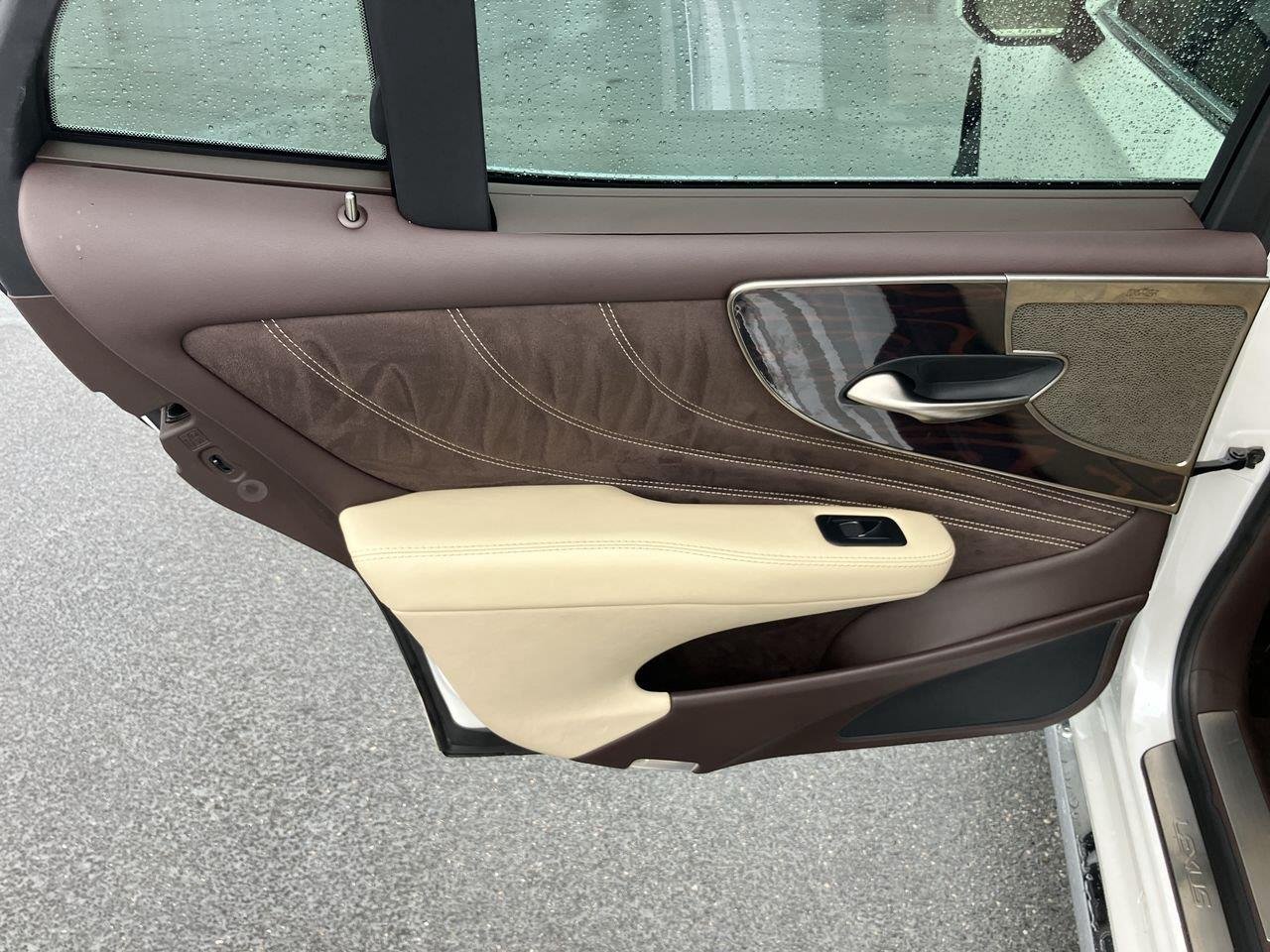Used 2018 White (Eminent White Pearl) Lexus 500h image 26