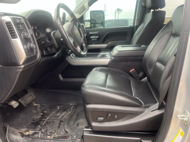 Used 2019 SILVER ICE METALLIC Chevrolet LTZ image 8