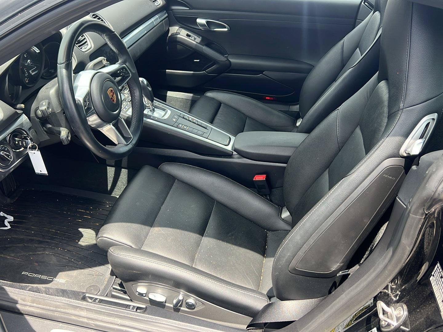 Used 2019  Porsche Base image 9