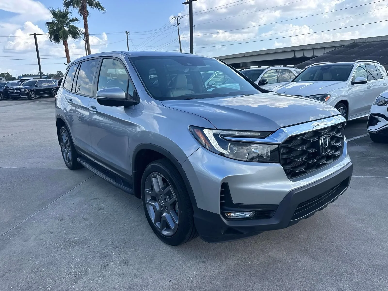 Used 2023 Silver Honda EX-L image 3
