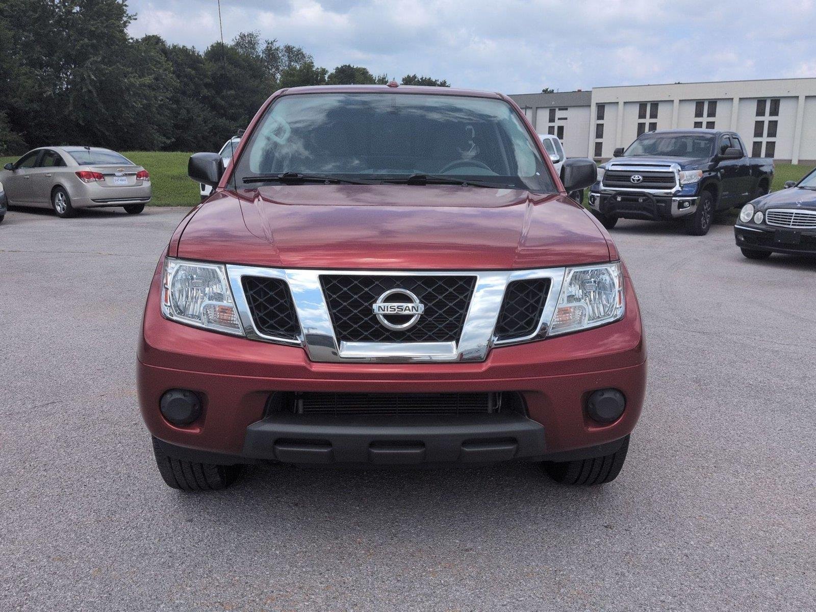 Used 2018 Lava Red Nissan SV V6 image 8