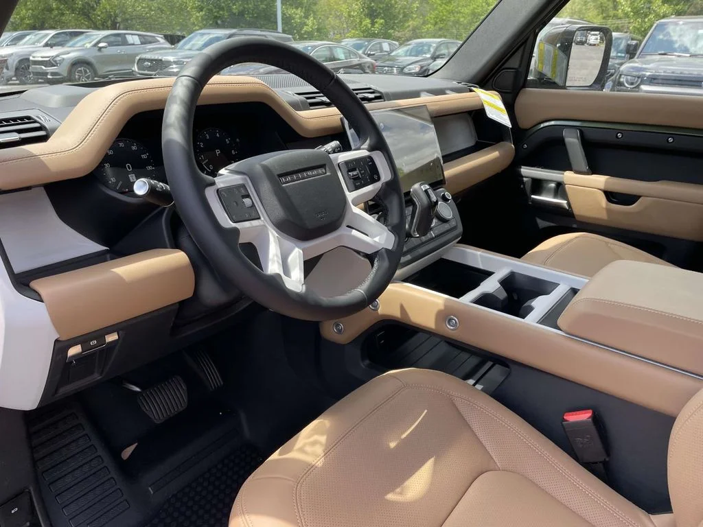 New 2026 Woolstone Green Land Rover X-Dynamic SE image 13