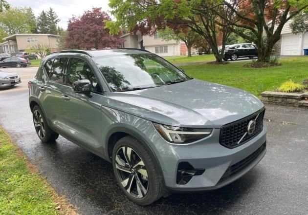 2023 Volvo XC40 B5 Plus Dark AWD's photo