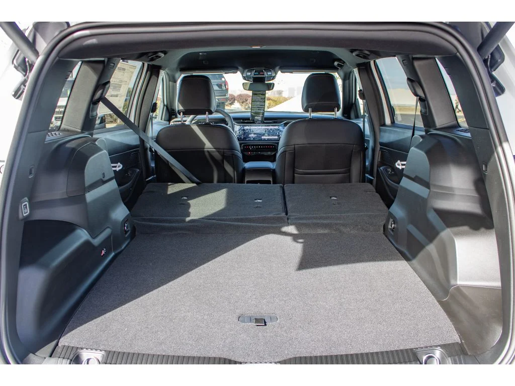 New 2026 Bright White Clearcoat Jeep Laredo image 12