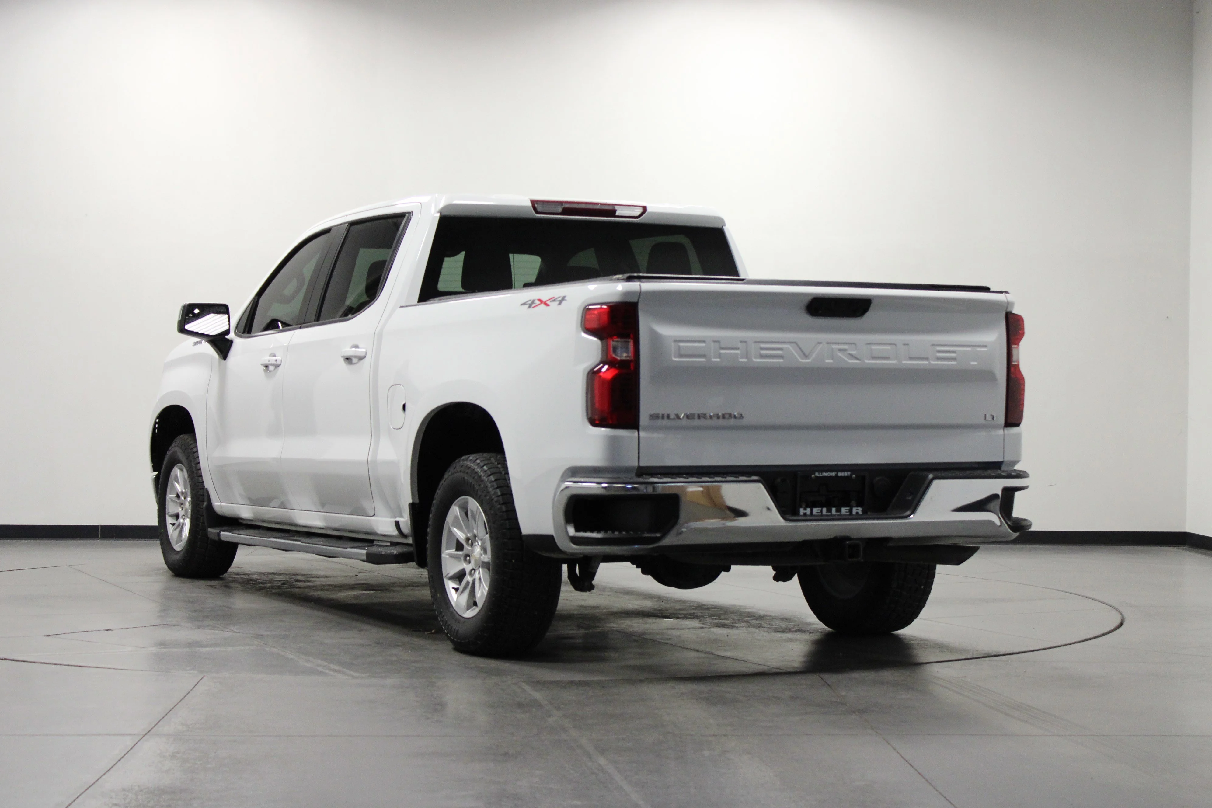 Used 2023 Summit White Chevrolet LT image 6
