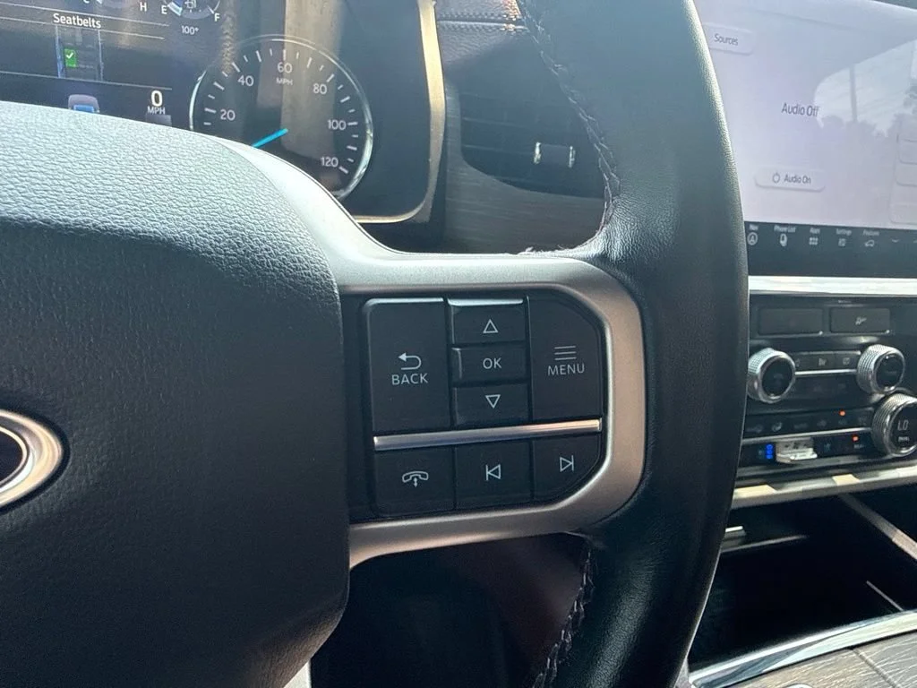 Used 2022  Ford Limited image 19