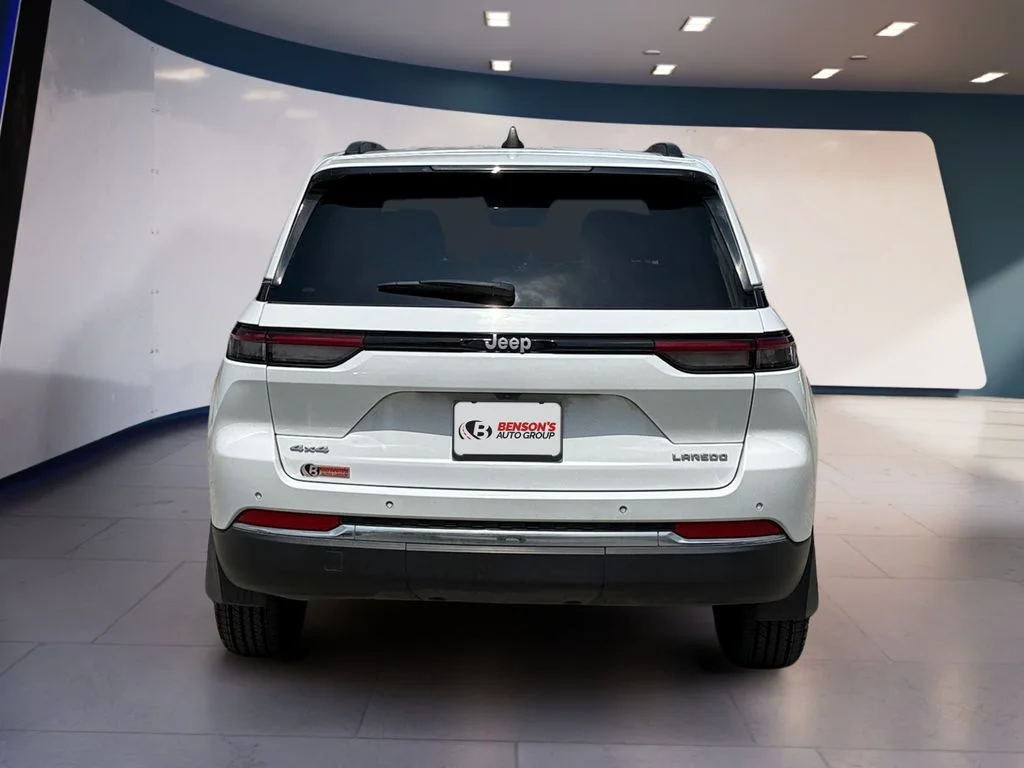 Used 2024 White Jeep Laredo image 4