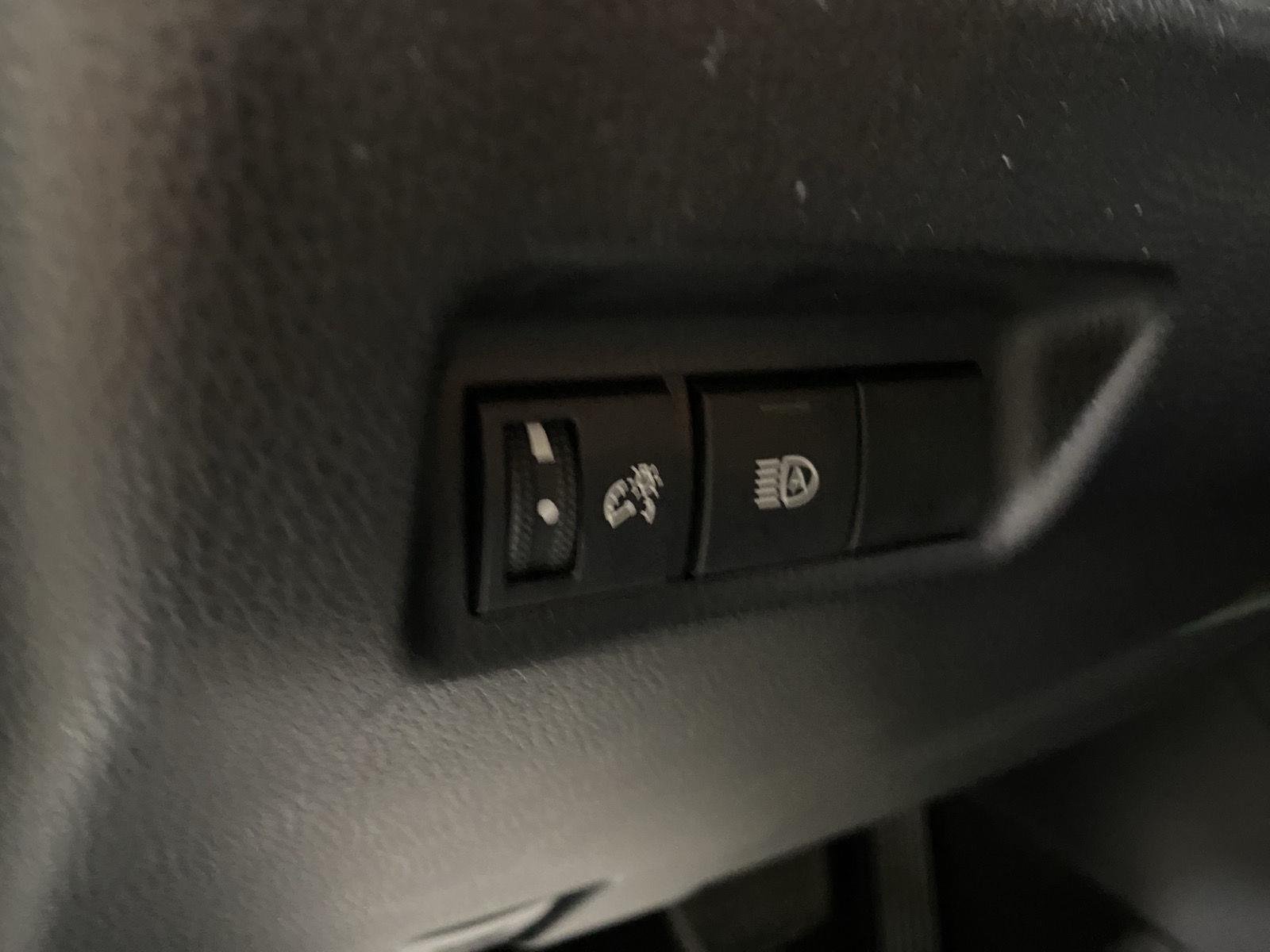 Used 2021 Silver Sky Metallic Toyota XLE image 20