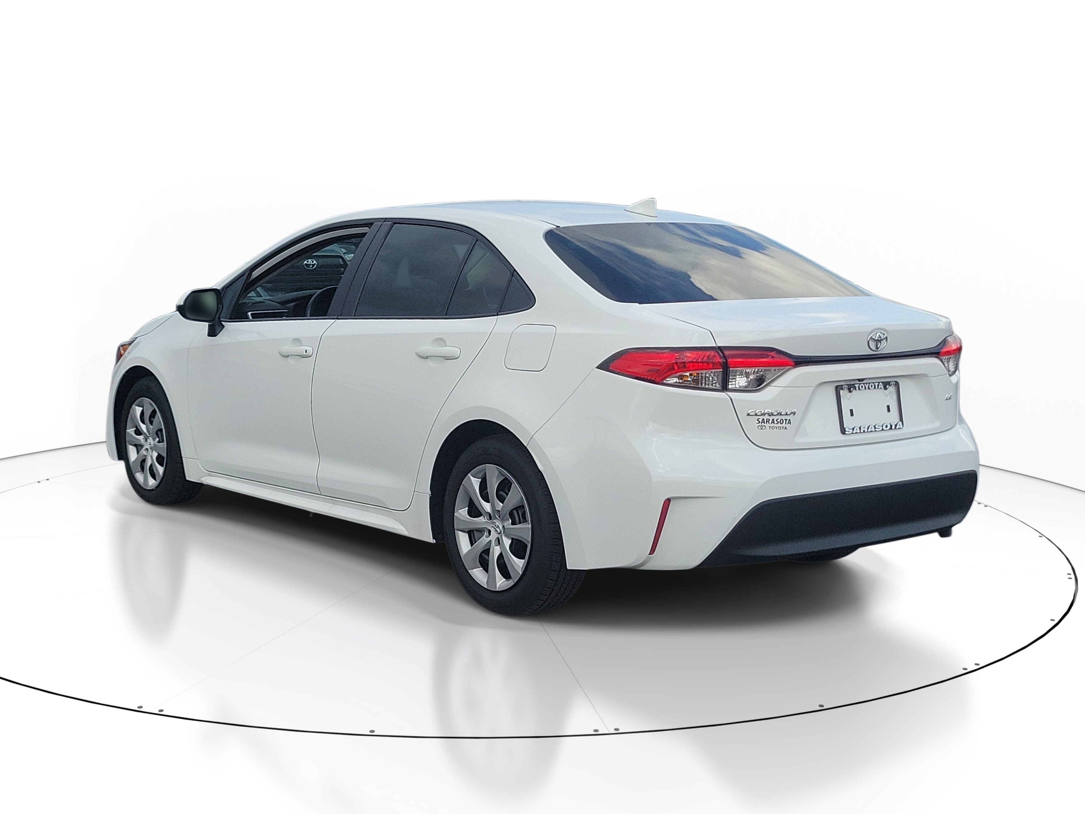 Used 2025 Ice Toyota LE image 4