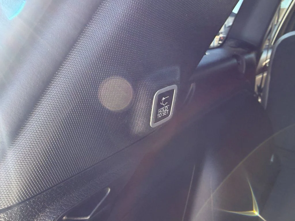 Used 2022 White Jeep 4xe image 17