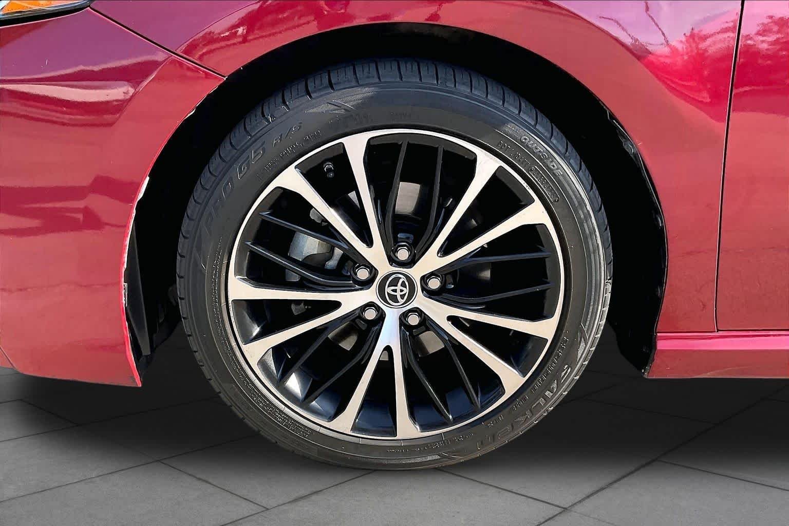 Used 2018 Ruby Flare Pearl Toyota SE image 11