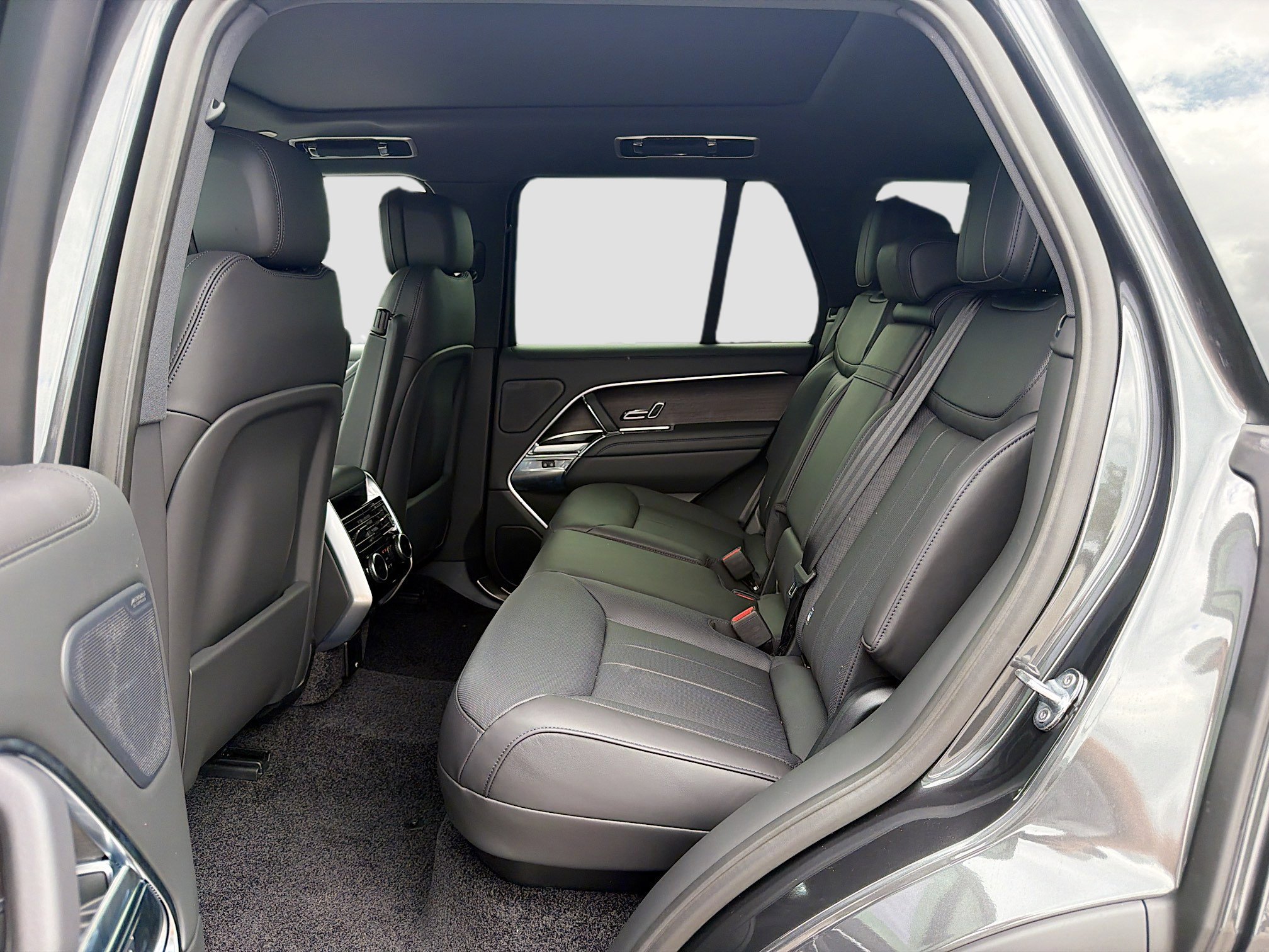 New 2026 Carpathian Grey Land Rover SE image 22