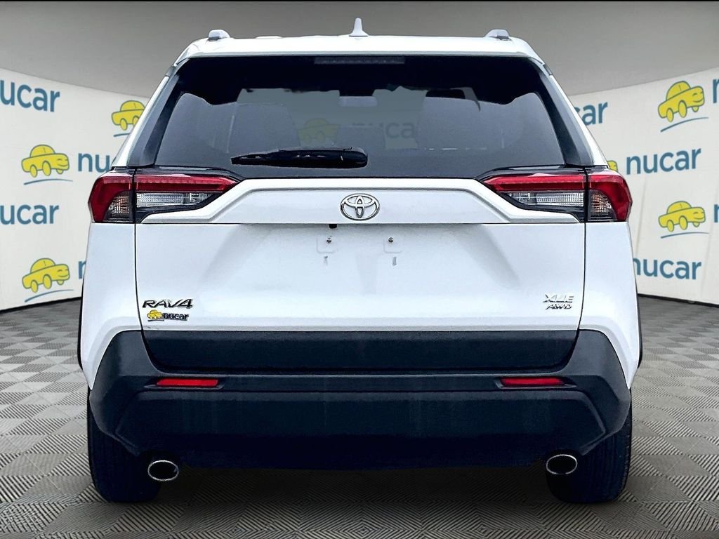 Used 2025 White Toyota XLE image 5