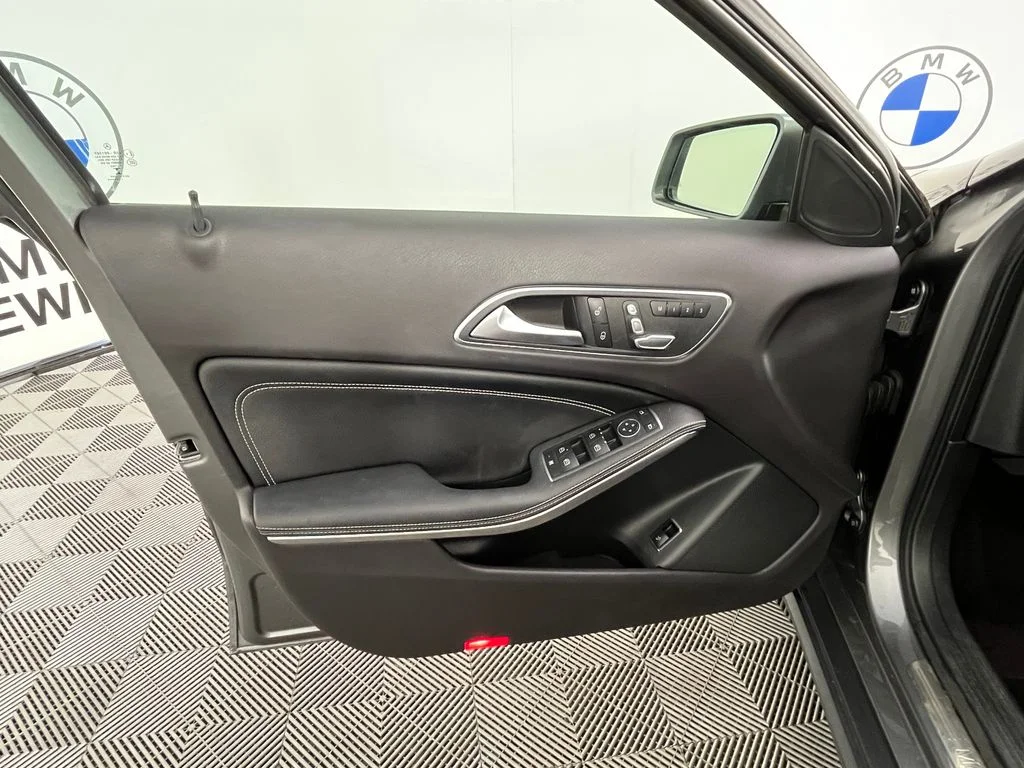 Used 2018 Gray Mercedes-Benz GLA 250 image 28