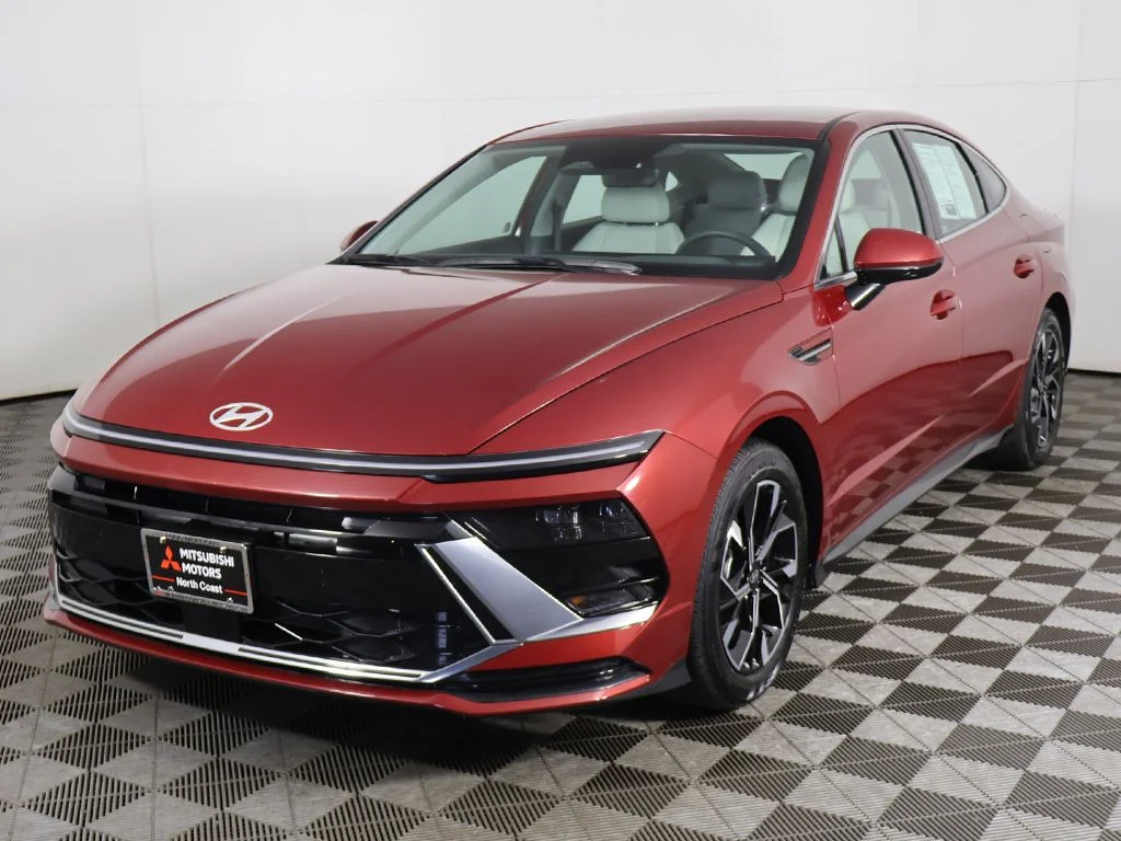 Used 2025 Red Hyundai SEL image 7