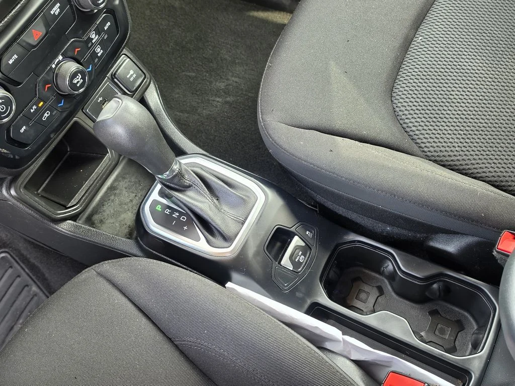 Used 2019 Teal Jeep Latitude image 21