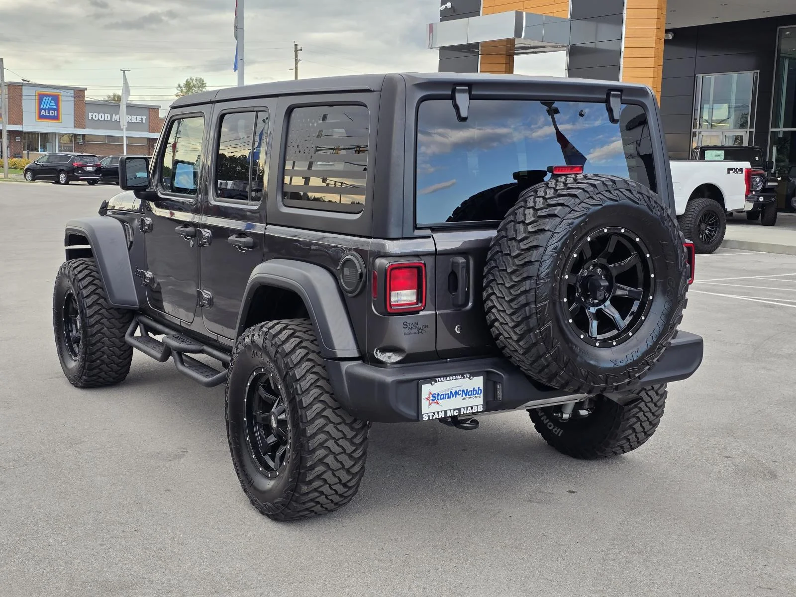 Used 2020 Granite Crystal Metallic Clearcoat Jeep Willys image 5