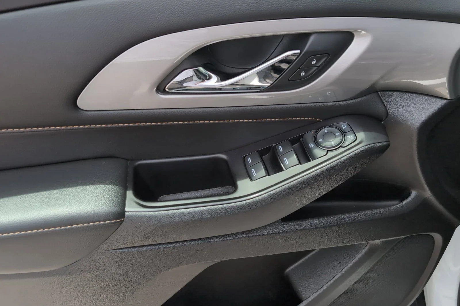 Used 2020 SUMMIT WHITE Chevrolet LS image 12