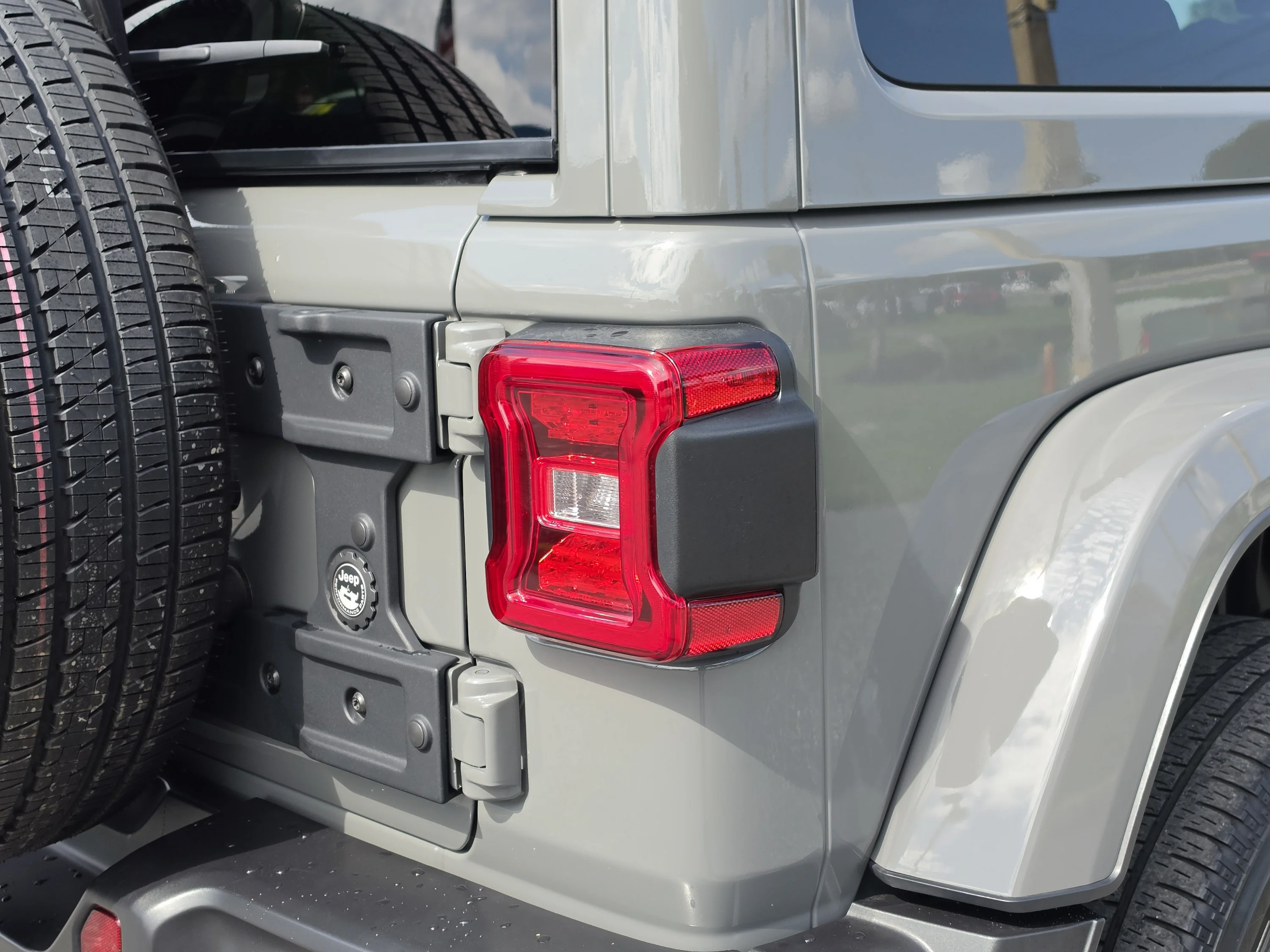 Used 2023 Sting-Gray Clearcoat Jeep Sahara image 14