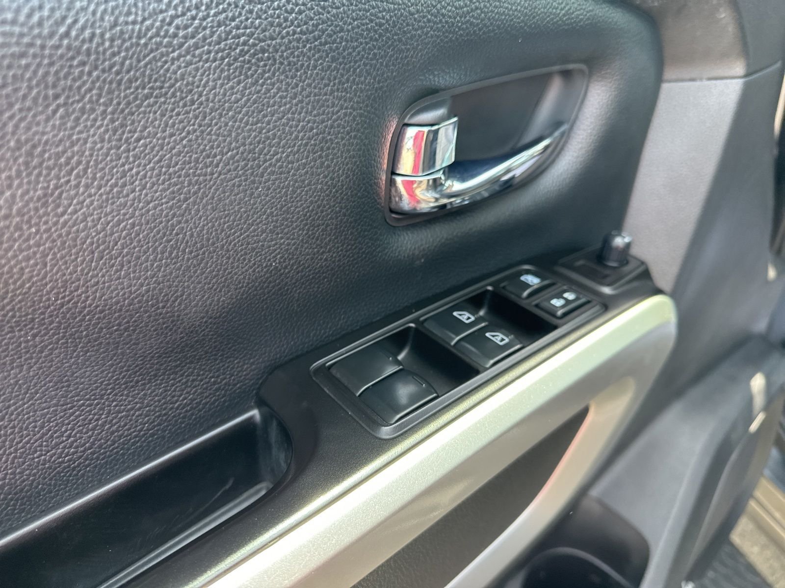 Used 2019 Gray Nissan SL image 17