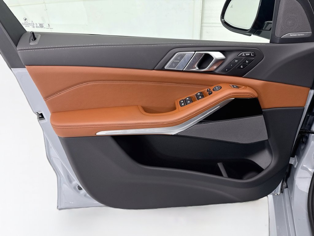 New 2027 Gray Metallic BMW xDrive40i image 24