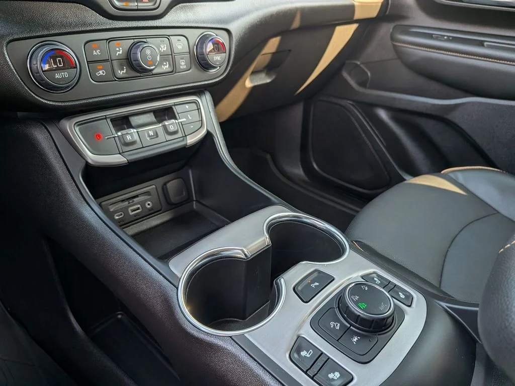 Used 2024 Silver GMC AT4 image 33