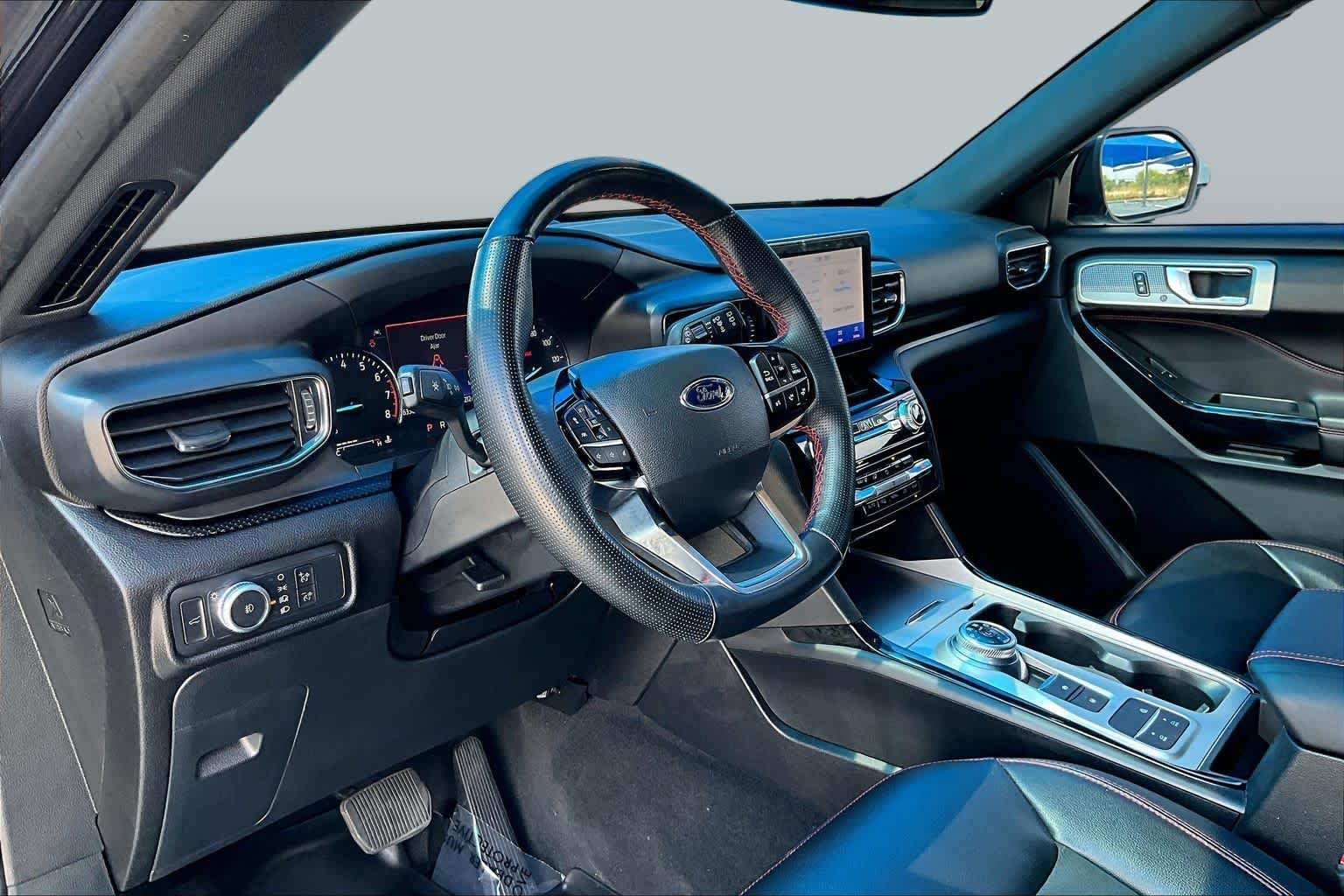 Used 2022 Agate Black Metallic Ford ST-Line image 17