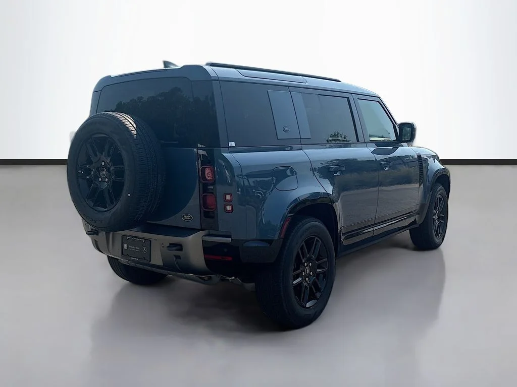 Used 2022 Blue Land Rover X-Dynamic SE image 3