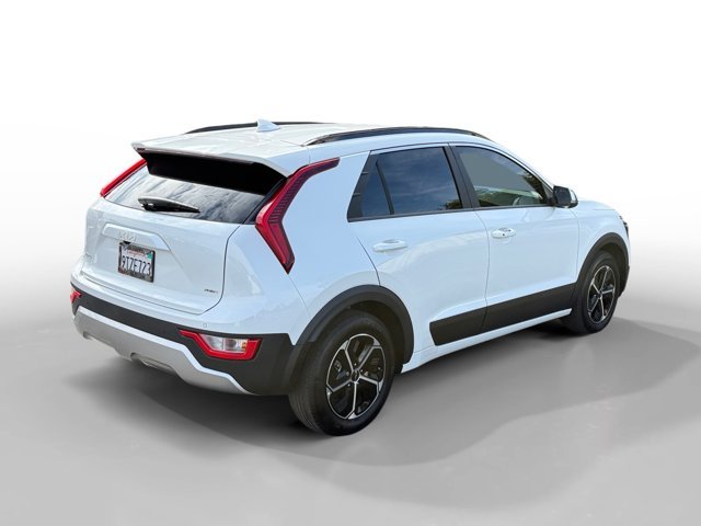 Used 2025 Snow White Pearl Kia EX image 5
