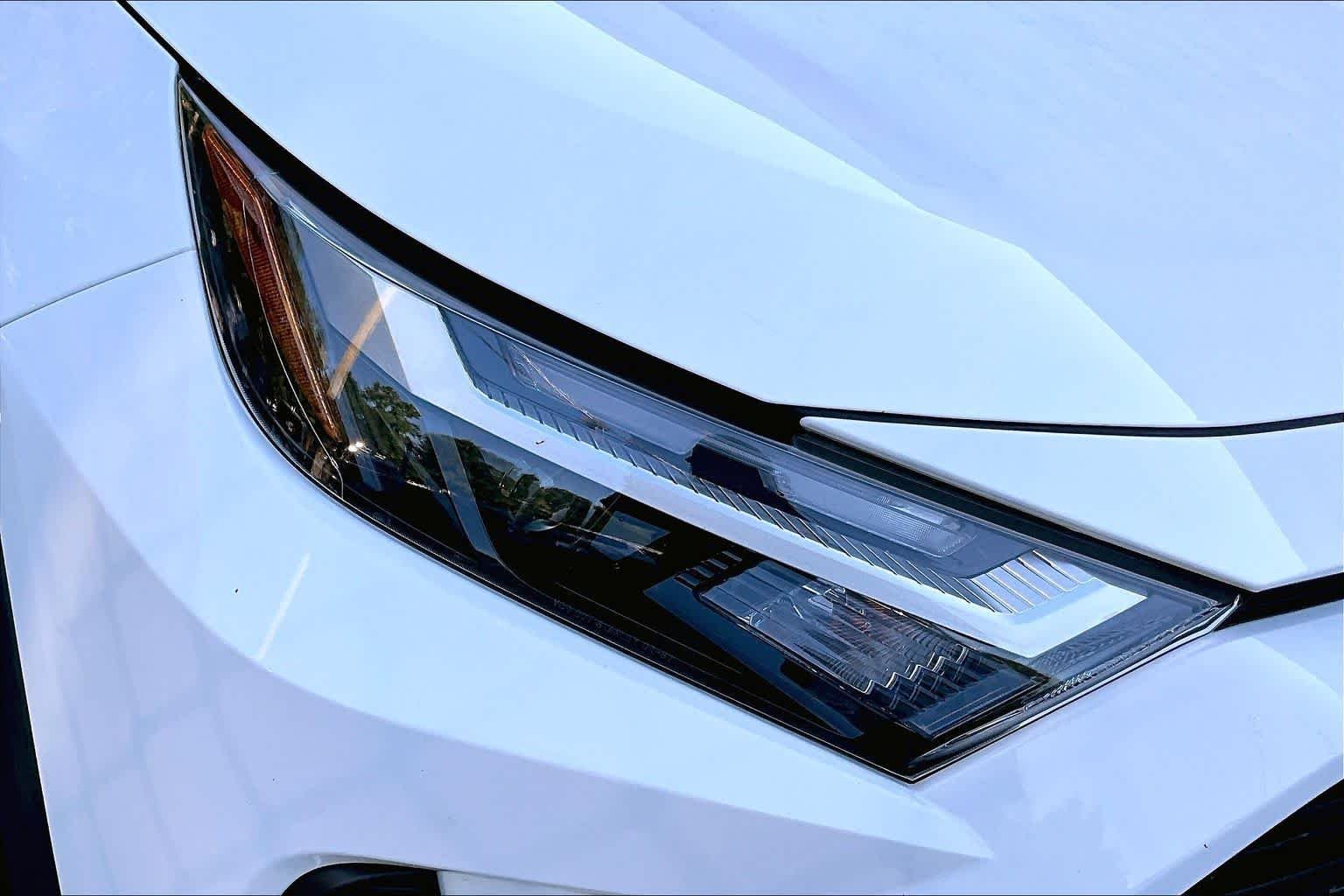 Used 2025 Ice Cap Toyota XLE image 28