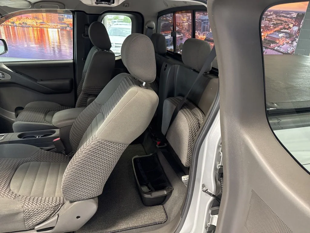 Used 2007 Silver Nissan SE image 10
