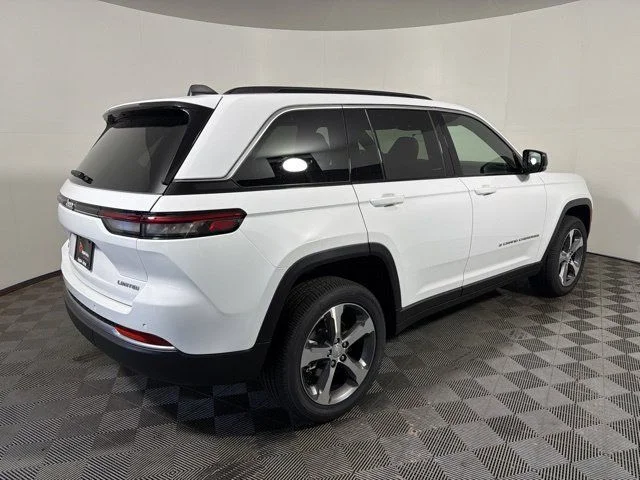 New 2026 White Jeep  image 14