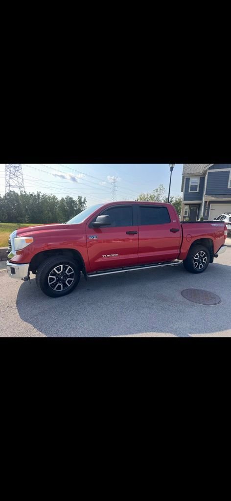 Used 2015 Red Toyota SR5 image 1