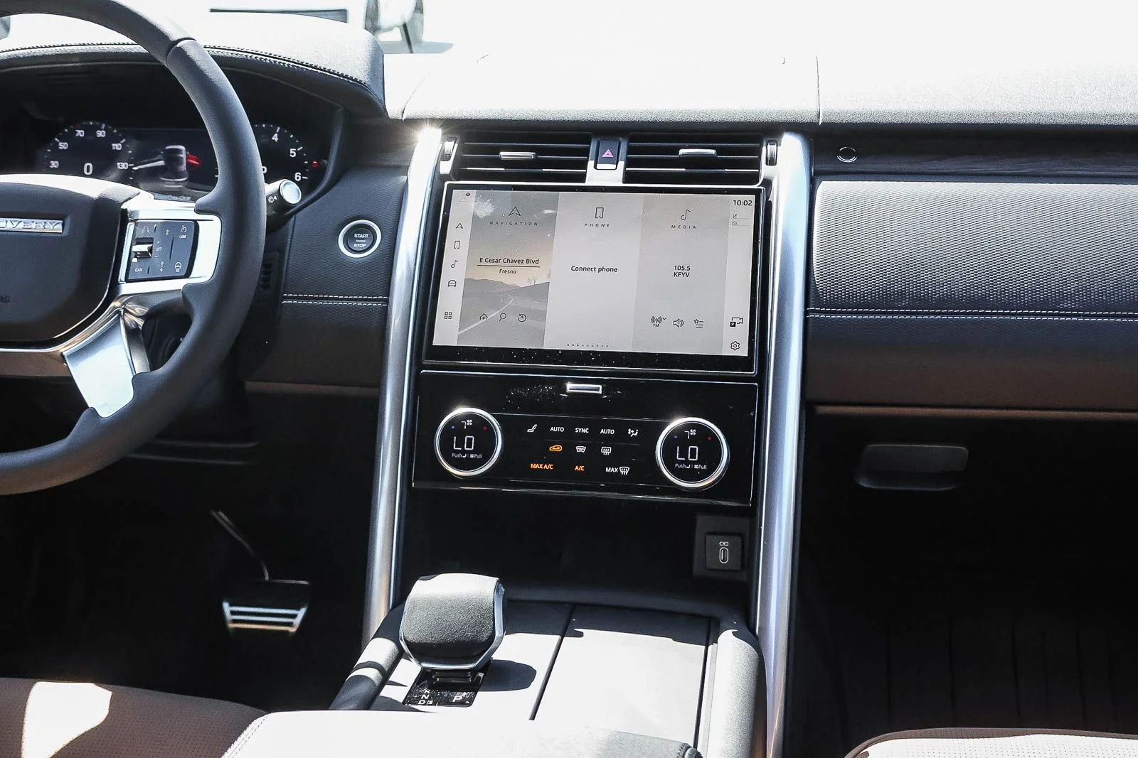 New 2026 Carpathian Grey Land Rover Dynamic SE image 24