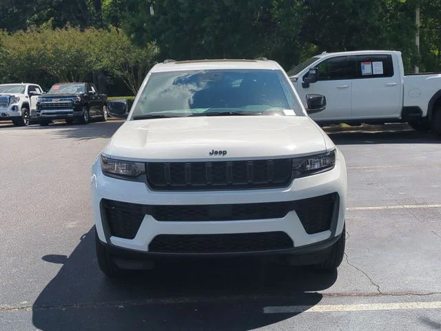 New 2026 Bright White Clear-Coat Exterior Paint Jeep Laredo image 8