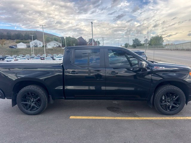 Used 2022 Black Chevrolet RST image 7