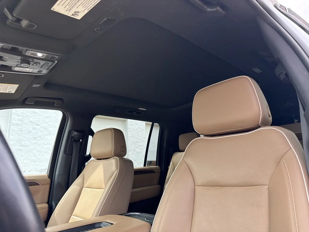 Used 2022 Iridescent Pearl Tricoat Chevrolet Premier image 14