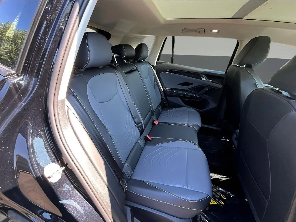 New 2026 Deep Black Pearl Volkswagen 2.0T SE image 12