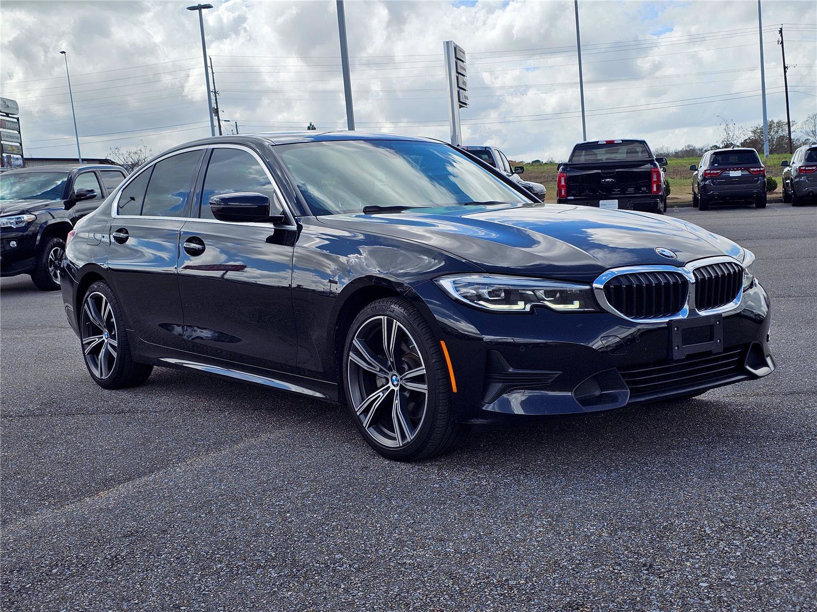 Used 2022 Black Sapphire Metallic BMW 330i xDrive image 5
